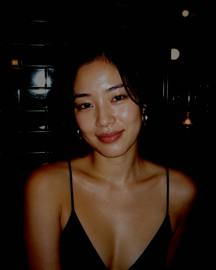 Portrait of a woman rendered with JUMi DigiCam Party Flash Style